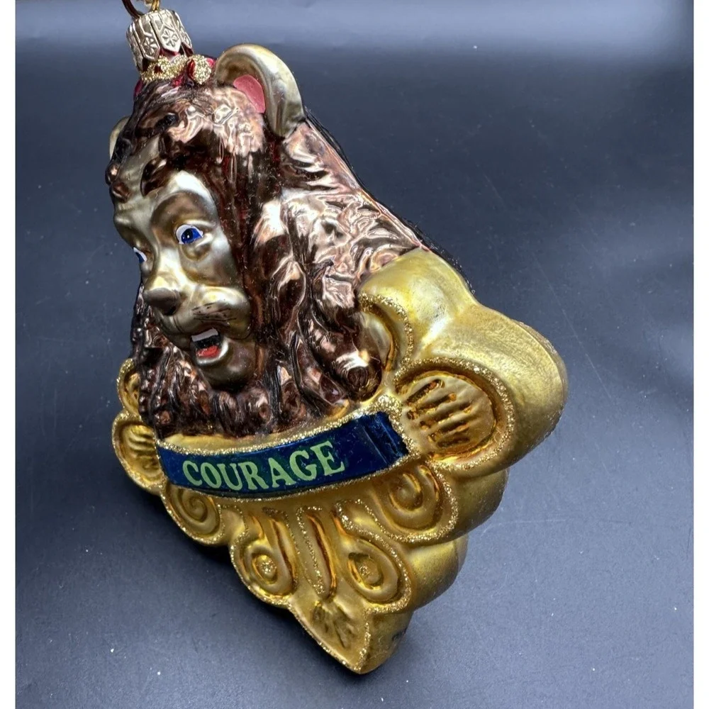 KURT ADLER POLONAISE WIZARD OF OZ COWARDLY LION W/ BADGE OF COURAGE AP1215